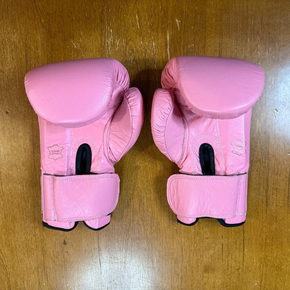 💗 Title Boxing Women’s Pink Gloves – Small – Like New - Picture 2 of 6
